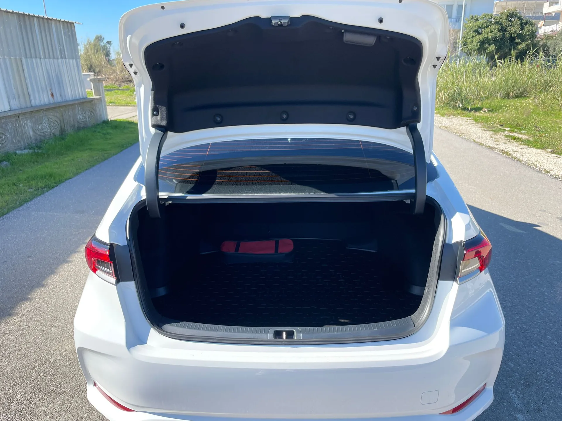 Toyota Corolla — фото 3